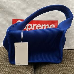 ❌❌ SOLD OUT ❌❌ NWT COS Ribbed Scuba Shoulder Bag